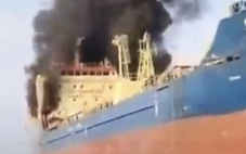 Giá dầu thế giới tăng sốc, hàng trăm tàu kẹt ngoài cửa eo biển Hormuz