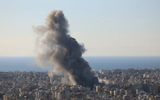 Ông Trump dọa giáng đòn gấp 20 lần, Tehran nói 'đang chờ Mỹ ở Hormuz'