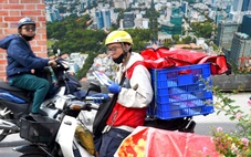 Tài xế công nghệ bán bánh tráng kiếm thêm