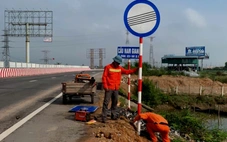 Tháo dỡ biển giới hạn tốc độ 50km/h trên cầu Gianh, cầu Quán Hàu sau phản ánh của Tuổi Trẻ Online