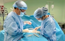 Bé trai 13 tuổi bị chấn thương 'cưỡi ngựa' sau tai nạn xe đạp