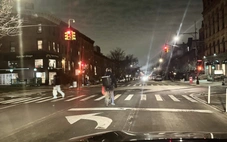 'Lỡ cả đời không rực rỡ thì sao?' và chuyện mưu sinh ở thành phố không ngủ