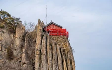 Tin lời thầy bói, giới trẻ Hàn Quốc đổ xô lên núi cầu may