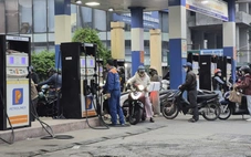 Xăng RON95 giảm gần 4.000 đồng/lít, dầu hỏa giảm gần 8.000 đồng/lít