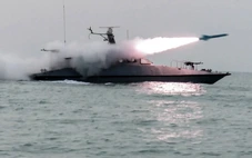 Ít nhất 16 tàu bị tấn công ở vùng Vịnh, Iraq đóng cửa cảng xuất khẩu dầu