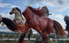 Linh vật ngựa 'bát mã truy phong' ở công viên Lao Bảo bị đập phá