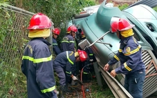 Giải cứu tài xế xe đầu kéo mắc kẹt trong cabin sau tai nạn trên đường dẫn cao tốc