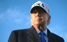 Ông Trump lại nói về việc hộ tống tàu dầu qua Hormuz và 'thời gian chiến sự' với Iran