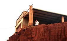 Vụ hạ cốt nền lấy đất khiến nhà dân cheo leo: Tỉnh Đồng Nai yêu cầu xin lỗi dân