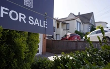 Tổng thống Mỹ ký sắc lệnh nới lỏng quy định liên bang nhằm hạ giá nhà