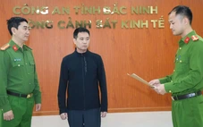 Khởi tố, bắt tạm giam chủ cơ sở pha axit acetic với nước làm 'giấm trắng 100% tự nhiên'