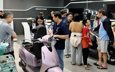 Xe điện hút khách