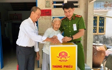 TP.HCM: Thùng phiếu lưu động đến với những cử tri 'đặc biệt'