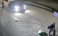 Truy tìm lái xe tông gãy chân người phụ nữ trên vỉa hè rồi tăng ga bỏ chạy