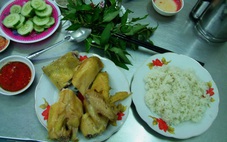 Ký ức về dĩa cơm gà của cậu bé lần đầu được đi xa