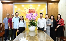 Lãnh đạo Ban Tuyên giáo và Dân vận Thành ủy TP.HCM thăm, chúc mừng Nhà xuất bản Trẻ