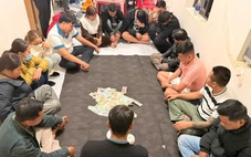 Đột kích tụ điểm xóc đĩa trong đêm, bắt giữ 17 người, thu hơn 210 triệu đồng