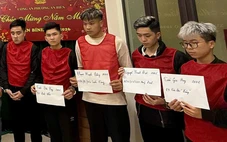 Tạm giữ hình sự 12 thanh thiếu niên dùng chai ném nhau trên đường Bùi Viện