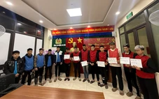 Tạm giữ hình sự 12 thanh thiếu niên dùng chai ném nhau trên đường Bùi Viện