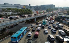 Hà Nội rào chắn nhiều nơi trên đường Đàm Quang Trung, Cổ Linh để thi công hầm kín, hầm hở