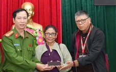 Du khách Mỹ bị giật điện thoại khi tham quan Huế, công an nhanh chóng tìm kẻ cướp giật