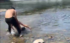 Người đàn ông cứu em nhỏ thoát đuối nước khi cùng bạn đang livestream trong rừng