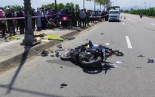 Giữa ban ngày, 2 thiếu niên chạy xe máy tông trụ đèn, dẫn đến tử vong