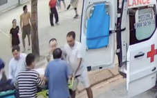 Hai bác sĩ cứu người đàn ông đột quỵ ở sân bóng chuyền