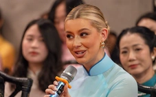 Hoa hậu người Mỹ ấn tượng vì 58.000 người mặc áo dài trên đường phố Việt Nam