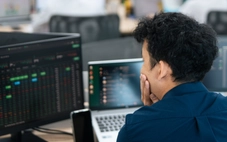 VN-Index 'hụt hẫng' cuối phiên: DGC tiếp tục nằm sàn, STB giảm sâu