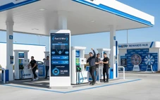 Chán vì không mua được xăng giá rẻ, 'dân chơi Lambo' mở trạm xăng riêng