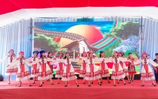 Xây trường nội trú, chăm lo việc học và đời sống cho học sinh vùng khó khăn