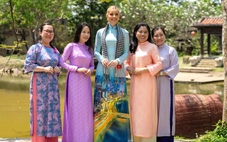 Đến Việt Nam, thấy áo dài khắp nơi