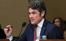 Vừa từ chức để phản đối cuộc chiến với Iran, cựu giám đốc chống khủng bố của Mỹ bị FBI điều tra