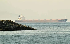 Iran tính lập 'luật chơi mới' ở eo biển Hormuz: Tàu qua phải trả phí