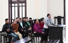 Rủ 2 người nhậu mà kéo đến 6 người, nói 'đông quá chắc tốn tiền nữa' thì bị đâm chết