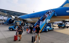 Hãng bay tính giảm tần suất vì chi phí leo thang