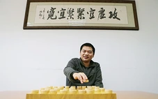 'Cậu bé không sống quá tuổi 20' quật ngã nhà vô địch cờ tướng Trung Quốc
