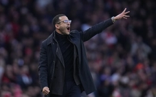 HLV Rosenior nói gì khi Chelsea phải nhận chiếc thẻ đỏ thứ 10?