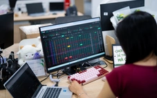 VN-Index ‘lượn sóng’ trong phiên giao dịch đầu tiên sau tin chiến sự Iran