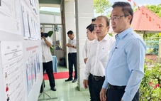 Lãnh đạo TP.HCM kiểm tra công tác niêm yết danh sách cử tri tại nhiều phường