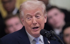 Mới khẳng định đang thắng nên không ngừng bắn, ông Trump lại 'cân nhắc thu hẹp chiến sự'