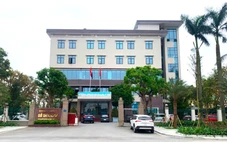 Bàn giao gần 30kg vàng cho đơn vị trúng quyền mua với giá hơn 142 tỉ đồng