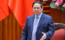 Thủ tướng: Thực hiện nghiêm chỉ đạo của Bộ Chính trị về đảm bảo nguồn cung xăng dầu, giá ổn định