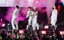 Các 'anh trai' vẫn hot