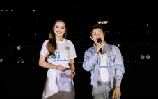 Nhạc sĩ Nguyễn Văn Chung và các nghệ sĩ cùng tuổi trẻ TP.HCM tắt đèn hưởng ứng Giờ Trái đất 2026