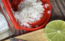 Thực hư việc uống nước chanh muối giúp hạ huyết áp?