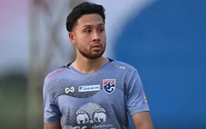 Tái xuất sân cỏ từ... sân chùa, cầu thủ Thái Lan tỏa sáng ở Đức