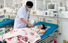 Lọc máu 53 giờ liên tục cứu sống bé gái bị ong đốt nguy kịch