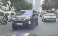 Tự ý lắp đèn ưu tiên trên ô tô, tài xế bị phạt 5 triệu đồng